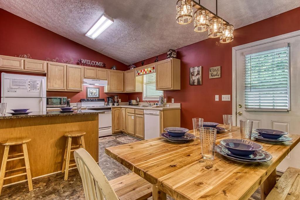 River Song, Near River, Hot Tub, Foosball, Wifi 1089 Free Tickets Each Paid Day, Dollywood And More Севьервилл Экстерьер фото
