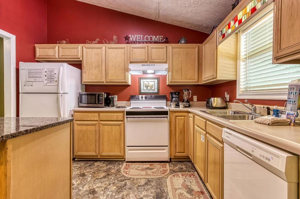 River Song, Near River, Hot Tub, Foosball, Wifi 1089 Free Tickets Each Paid Day, Dollywood And More Севьервилл Экстерьер фото